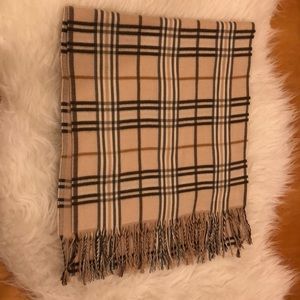 Cashmink scarf with cute plaid print